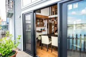 Houseboat Indoor-Outdoor Connection