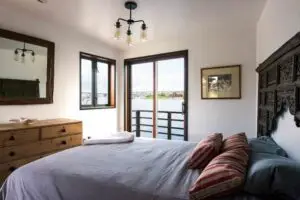 Houseboat Primary Bedroom