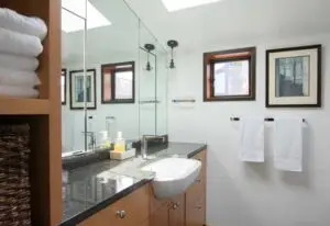 Houseboat Secondary Bathroom